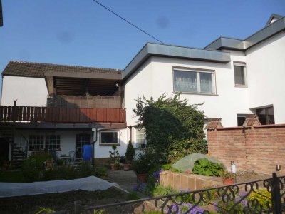 Attraktive 2,5-Zimmer-Wohnung mit Balkon in Römerberg