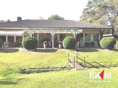 Attraktiver Bungalow  mit traumhaftem Garten! 
Eine Oase der Ruhe.