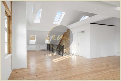 Neubau-Dachgeschoss-Maisonettewohnung in stilvollem Altbau (2 bis 4 Zimmer)
