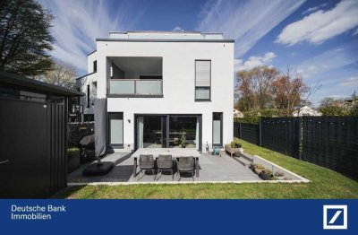 Neuwertige Gartenwohnung mit 2 Bädern, 2 Stellplätzen, Wallbox und moderner EBK in ruhiger Lage vo