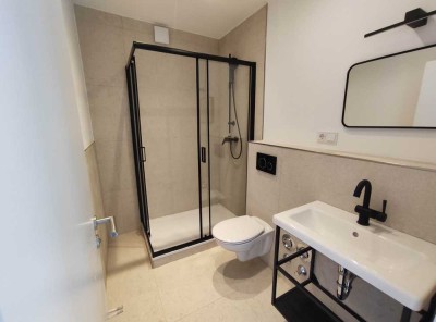 Moderne kernsanierte 2 Zi Penthouse Wohnung in Wuppertal