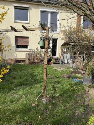 Freundliche 3-Zimmer-Wohnung mit Terrasse und eigenem Garten in ruhiger Lage