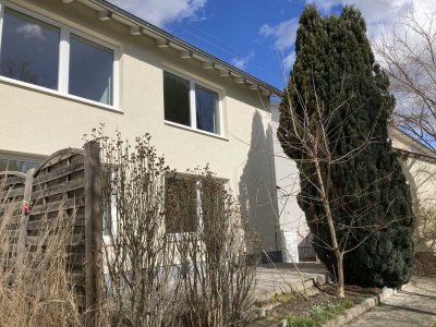 Stilvolle 2-Zimmer-Terrassenwohnung mit Balkon in Poing