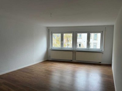 ** S-WANGEN: Modernisierte, gemütliche 3-Zi.-Wohnung in guter Umgebung + TL-Bad + Balkon **