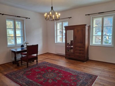 Geräumige 4-Zimmer Altbauwohnung mit Balkon und Parkplätzen