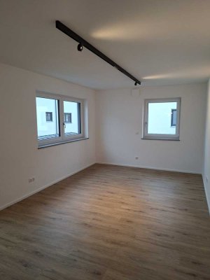 Luxuriöse 3-Zimmer Wohnung mit Balkon im 1. OG in Tittmoning