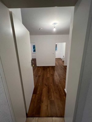 top renovierte 3-Zimmer-Wohnung mit Balkon über 2 Etagen