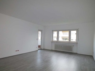 Frisch renovierte 3 Zimmer Wohnung mit ca. 75m² Wohnfläche mit Balkon und Garage