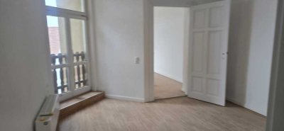 Frisch renovierte 4-Raumwohnung in zentralle Lage zu vermieten