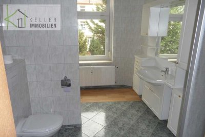 Ruhig gelegene 2-Raumwohnung, Tageslichtbad mit Dusche PLUS Wanne, schöner Gemeinschaftsgarten