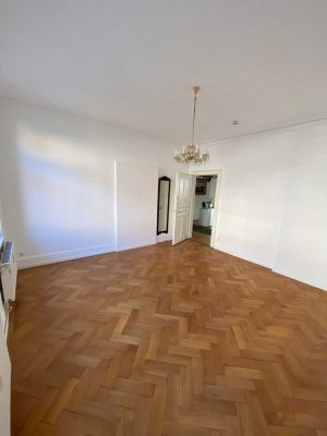 Zwei Zimmer in 4er WG zu vermieten