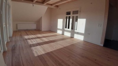 DG 3,5 Zimmer, +2 Bäder, +Balkon u. Gäste WC, Erstbezug nach Komplettausbau in ehemaligem Bauernhaus