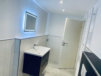 moderne, vollsanierte, teilmöblierte 3 Zimmer Wohnung EG, Terrasse/Gartenanteil, Strom inklusive