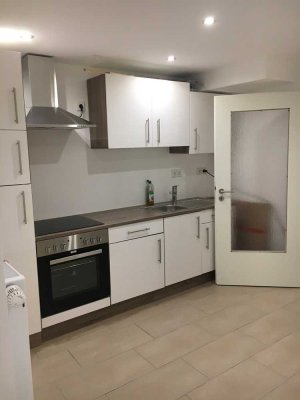5 Handwerkerzimmer in einem Reihenmittelhaus und 2 Stellplätze