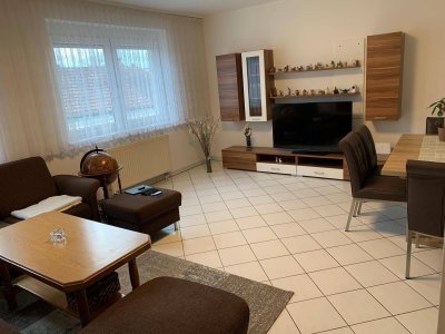 +++GROSSZÜGIGE WOHNUNG MITTEN IM ZENTRUM, GROSSER INNHOF UND GARTEN, NAHVERSORGER 80 M ENTFERNT!