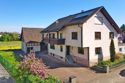 Vielseitiges Zweifamilienhaus mit Garten, Balkon und Scheune in Sinzheim
