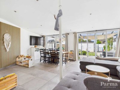 Einziehen und wohlfühlen! Kernsaniertes, modernes Reiheneckhaus mit Garten und Doppelgarage