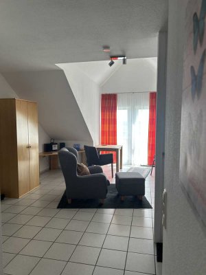 Dachgeschoss-Apartment nach Süden mit Einbauküche