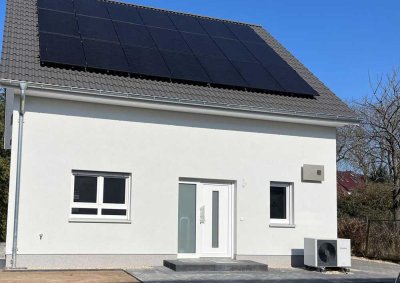 Moderner Neubau-Traum: Erstbezug im energieeffizienten Einfamilienhaus – Stadtnah & Grün