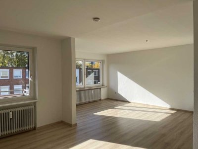 *Provisionsfrei* Helle, sehr ruhige, zentrale 3-4 Zi.-Whg. in HH-Ottensen mit EBK und Südloggia