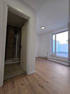 Erstbezug nach Sanierung: Dachterrassen-Wohnung in Neutraubling bei Regenburg
