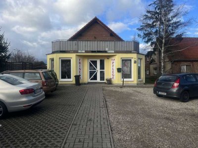 Moderne Erdgeschosswohnung mit Einbauküche