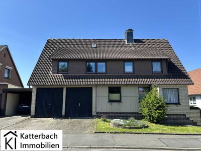 Ansprechendes Ein- bis Zweifamilienhaus mit großer Doppelgarage in Osterode am Harz