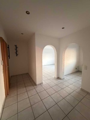 Stilvolle 3,5-Zimmer-Wohnung mit Balkon & Einbauküche in guter Lage