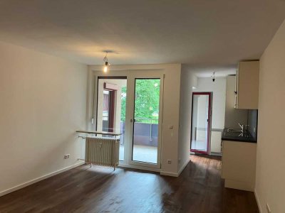 Stilvolle 2-Zimmer/Küche/Bad - Whg. mit Balkon, komplett saniert, Augsburg- Oberhausen