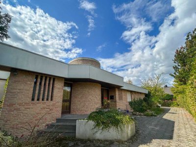 Architektonisches Unikat - Großzügiges Atriumhaus mit offener Bauweise und privaten Garten