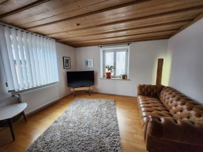 Geräumige, sanierte 7-Zimmer-Wohnung mit Balkon und EBK in Bad Grönenbach