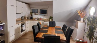 Helle, voll möblierte 2-Zimmer Dachgeschosswohnung mit EBK, Balkon und Fahrradkellerin Wixhausen