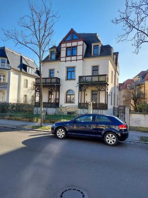 Renovierte 2-Zimmer-Wohnung mit Balkon und Einbauküche in Dresden Trachau