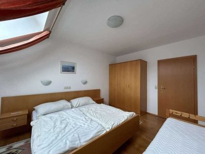 Möblierte 2-Zimmer-Dachgeschosswohnung mit Loggia — ideal für Studierende