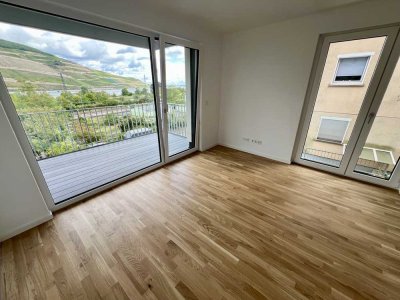 Erstbezug: Möblierte 2-Zimmer-Neubauwohnung mit Terrasse und seitlichem Rheintalblick