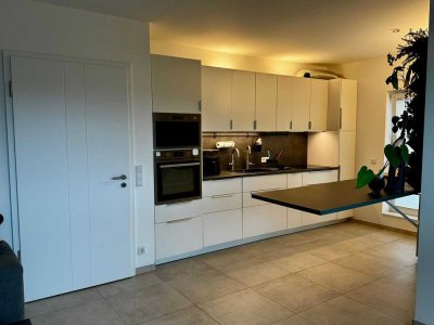 Sonnenuntergang genießen: moderne 2-Zimmer-Wohnung mit Balkon im 2. OG