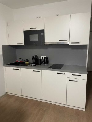Teilmöbliertes 1 Zimmer Apartment direkt S-Bhf. Rummelsburg ! 5.OG, 30 qm, inkl. Strom + Internet !