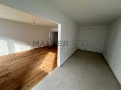 **Modernisierte 2,5-Raumwohnung mit Balkon, Einbauküche & Stellplatz in der Südvorstadt**