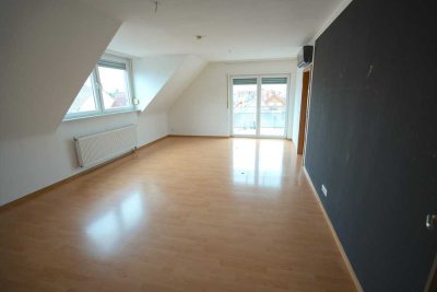 Helle DG-Whg. mit Balkon, EBK und Garage im gepflegten 6-FH.