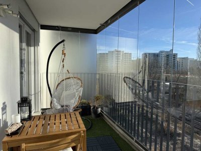 Lichtdurchflutete, großzügige 2 Zimmer Wohnung