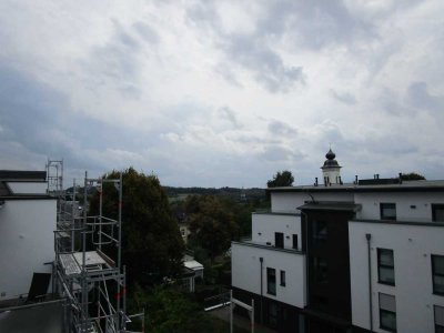 Schöne barrierearme 2-Zimmer-Wohnung mit Balkon im Dachgeschoss mit Aufzug