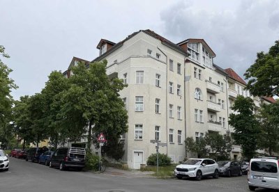 Vermietete, helle, geräumige Dachgeschosswohnung in bester Lage
