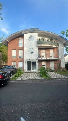 Stilvolle, sanierte 4-Raum-Wohnung mit gehobener Innenausstattung mit Balkon in Köln Ostheim