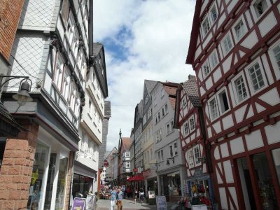 Sanierungsbedürftiges 1-2 Familienhaus in bester Lage der Marburger-Oberstadt
