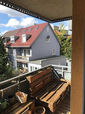 Stilvolle 2-Zimmer-WG-Wohnung mit Balkon im Grünen