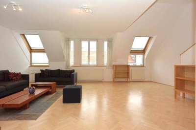 Lichtdurchflutete 4 Zimmer Dachgeschoß-Maisonette mit Terrasse im Herzen des 18. Bezirks
