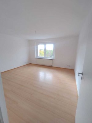 Helle 2 Zimmerwohnung mit Badewanne