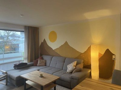 Renovierte 2-Zimmer-Wohnung mit Balkon, Einbauküche, Aufzug und TG- Stellplatz in KL