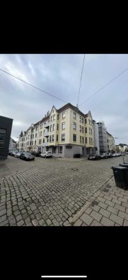 Vollständig renovierte Wohnung mit fünf Zimmern sowie Balkon und EBK in Bremerhaven