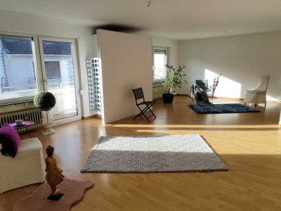 Gepflegte, geräumige 3-Zimmer-Wohnung mit Balkon – nur 2 Wohneinheiten, Nähe Stadtbus & Bahnhof